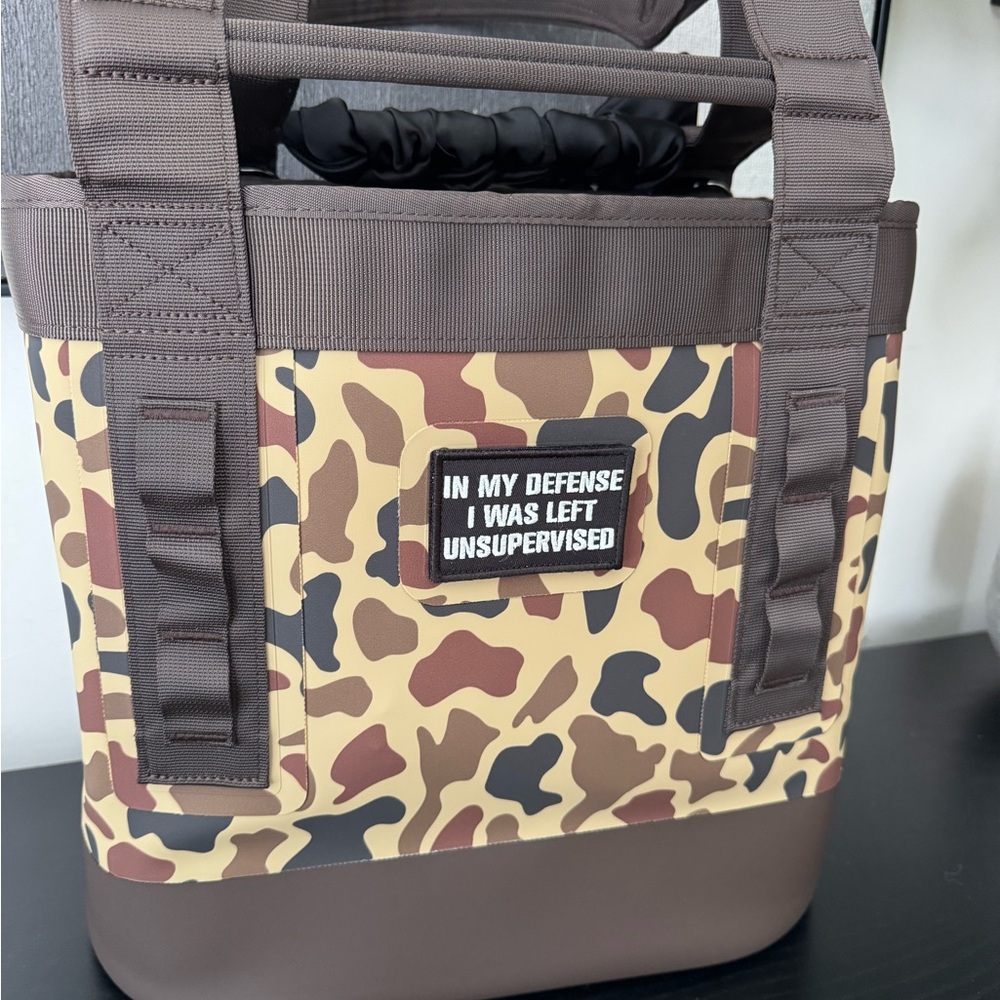 YETI Camo “Wetlands” Camino 20 with Black Bow and Pearl Chain - Picture 3 of 4